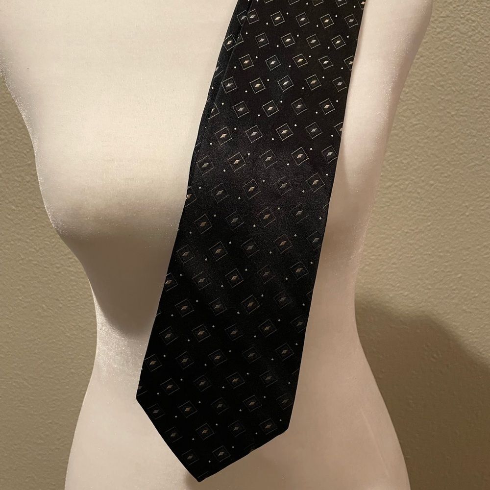 DKNY Men's Black Tie w/ Design